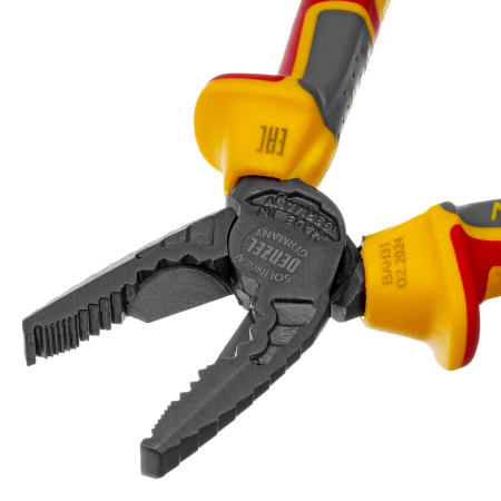 Плоскогубцы комбинированные DENZEL диэлектрические трехкомпонентные рукоятки до 1000 В, 165 мм