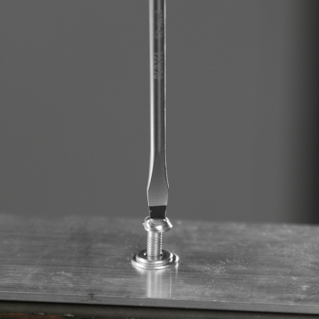 Отвертка DENZEL SL3х75 мм, S2, 3к рукоятка Отвертка DENZEL SL3х75 мм, S2, 3к рукоятка