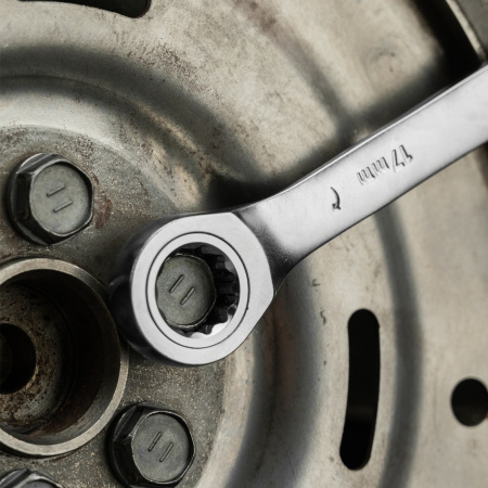 Ключ комбинированный трещоточный DENZEL, 17 мм, CrV, матовый хром