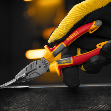 Плоскогубцы комбинированные DENZEL диэлектрические трехкомпонентные рукоятки до 1000 В, 165 мм