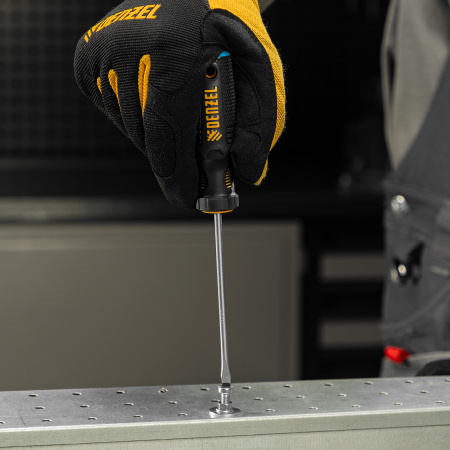 Отвертка DENZEL SL4х100 мм, CrV, трехкомпонентная рукоятка