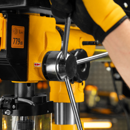 Станок сверлильный радиальный DENZEL DDM-550R, 550 Вт, 16 мм, 12 ск., настольный