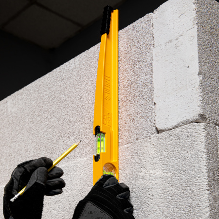 Литой уровень DENZEL 34935, 600 мм, 2 глазка, ударные площадки