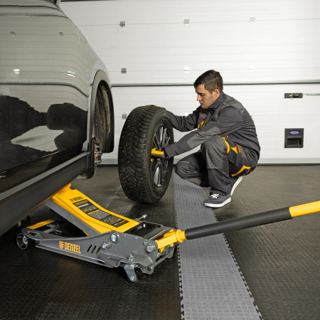 Домкрат гидравлический подкатной DENZEL 3,8 т, 110-580 мм, быстрый подъем, низкий подхват, проф.