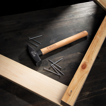 Молоток слесарный DENZEL 800 г, кованый квадратный боек, буковая рукоятка