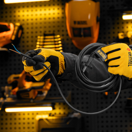 Шнур сетевой Energy Series DENZEL, ПВС, 3 м, 2 x 1 мм, с неразборной вилкой, черный