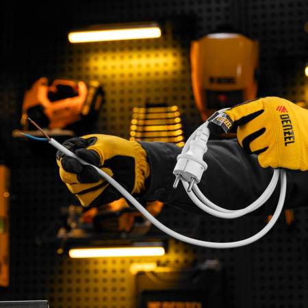 Шнур сетевой Energy Series DENZEL, ПВС, 1,5 м, 2 x 1,5 мм, с неразборной вилкой, белый