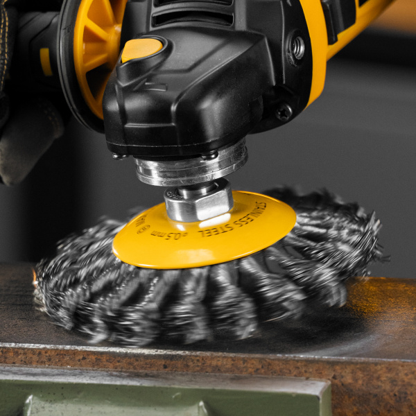 Щетка для УШМ DENZEL 746113, 125 мм, «тарелка», крученая нержавеющая проволока 0.5 мм, М14