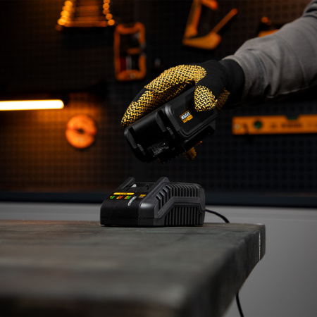 Зарядное устройство для аккумуляторов DENZEL IBC-18-2.3, Li-Ion, 18 В, 2.3 А