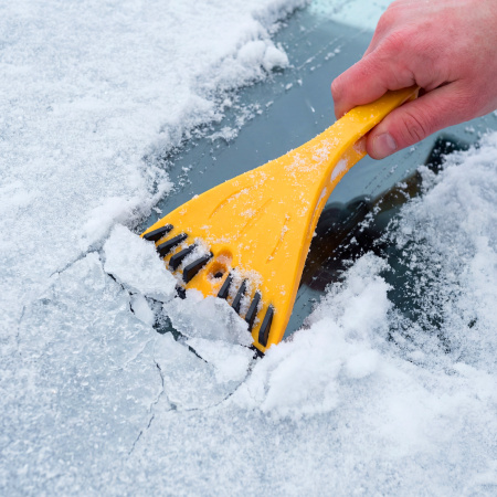 Щетка-сметка со скребком DENZEL 590 мм