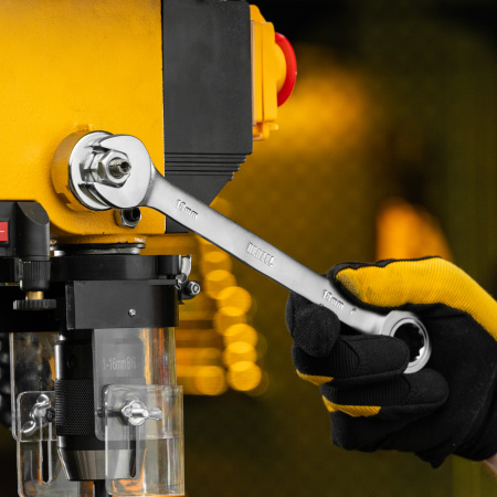 Ключ комбинированный трещоточный DENZEL, 18 мм, CrV, матовый хром