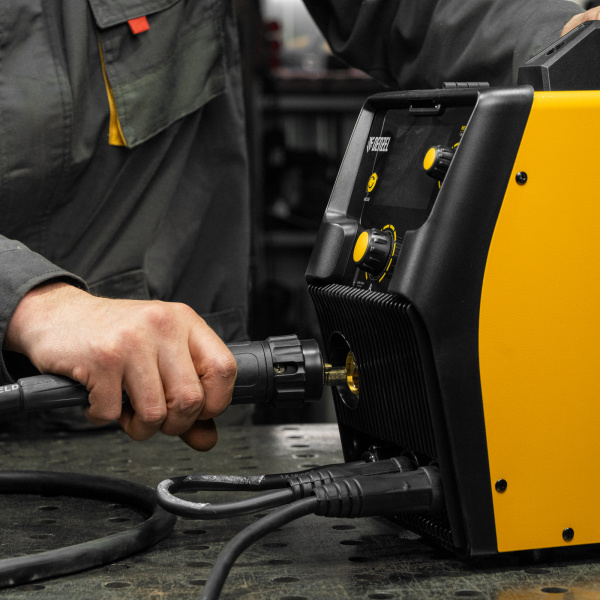 Аппарат инвертор DENZEL. полуавтомат. cварки IMIG-185SDR, 180 А, ПВ 60%, катушка 5 кг