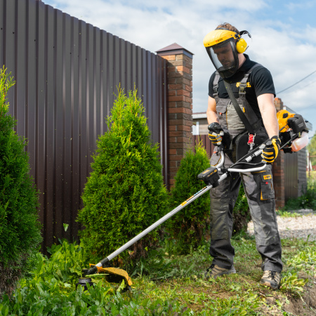 Триммер бензиновый DENZEL DT-43E, 43 см3, неразъемная штанга, электростартер, состоит из 2 частей